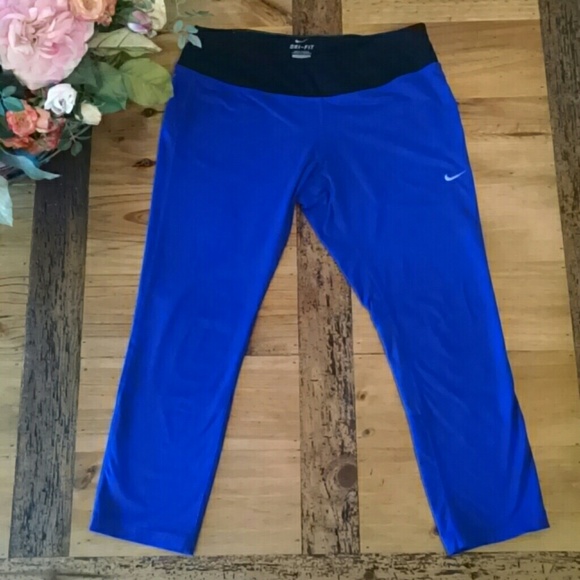 Nike Pants - 💕 Nike Dri-Fit Capris L